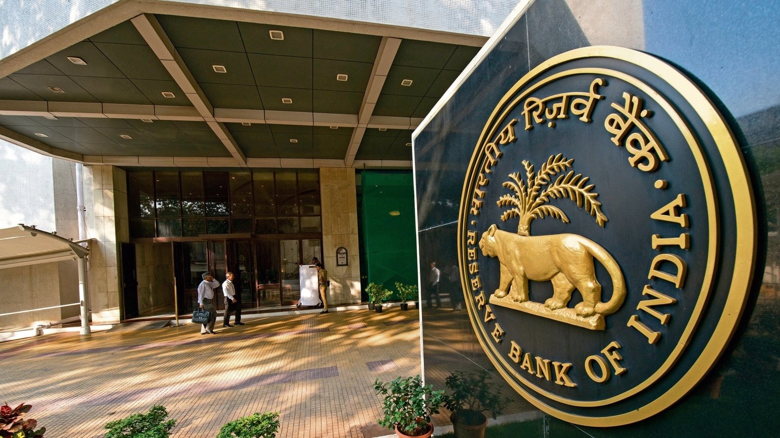 RBI New Guidelines: How Loan EMI Bounce Charges Will Benefit Borrowers