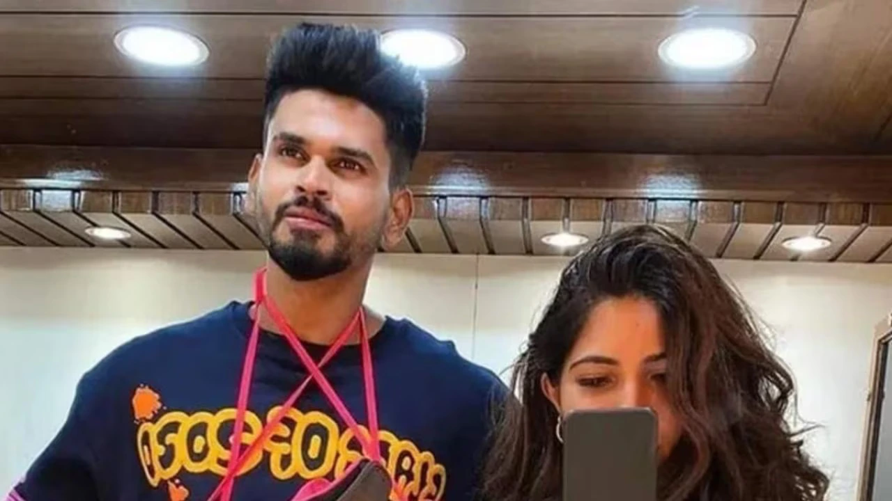 7150521-shreyas-iyer-girlfriend
