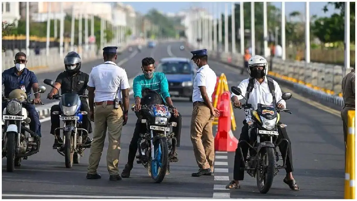 Visakhapatnams-new-traffic-rule-of-Helmet-complusion