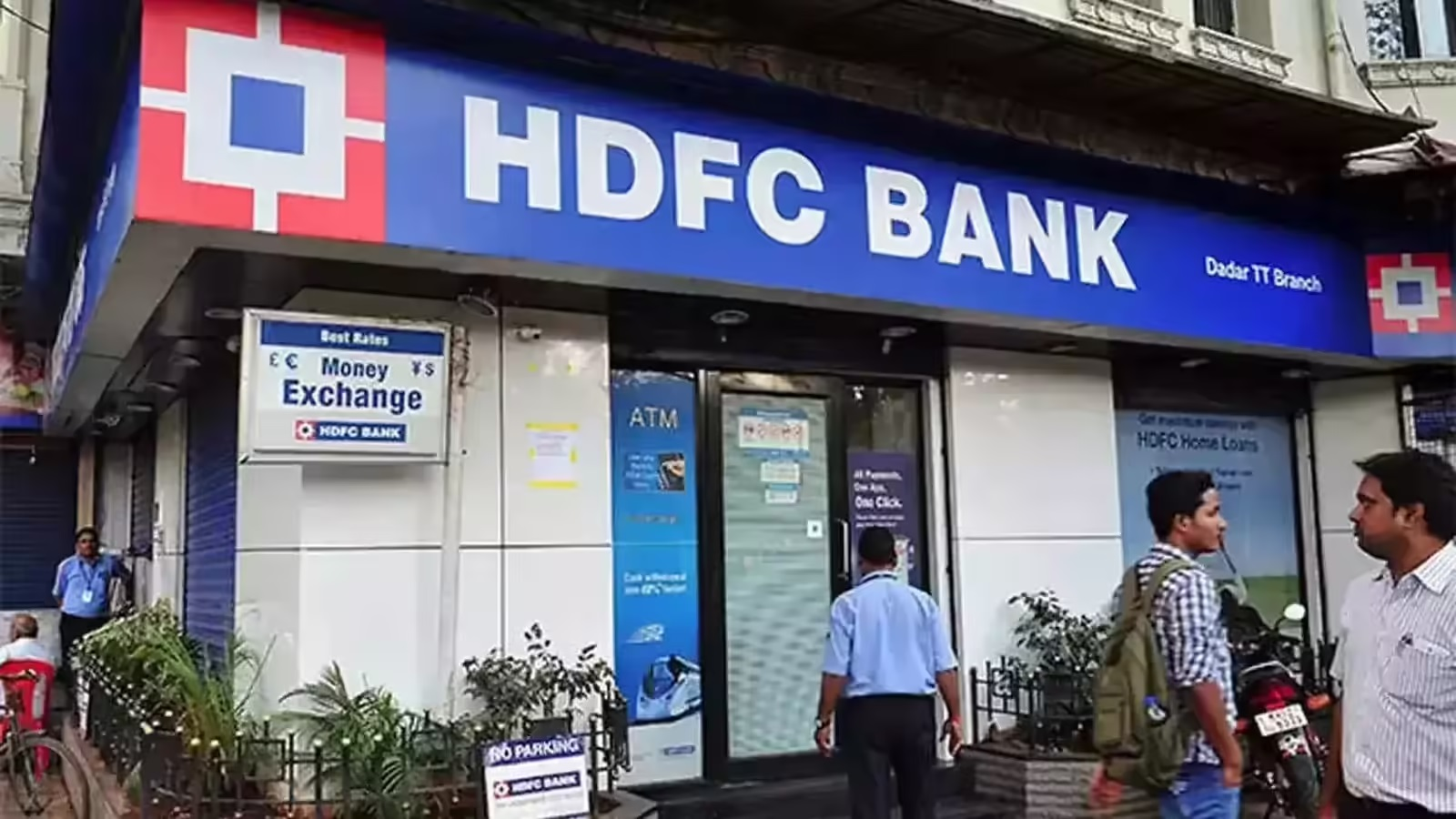 HDFC Bank Cuts FD and Savings Interest Rates Again: Here’s What You Need to Know