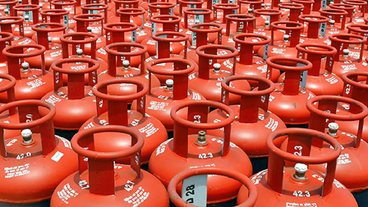 Government Slashes Commercial LPG Cylinder Prices Ahead of Raksha Bandhan; No Change in Domestic Rates